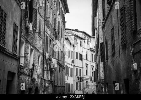 Da qualche parte nelle strade dell'antica Siena medievale, in Italia Foto Stock