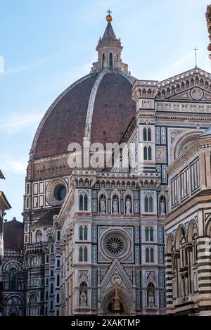 Facciata neogotica della cattedrale rinascimentale di Santa Maria del Fiore a Firenze, Italia Foto Stock