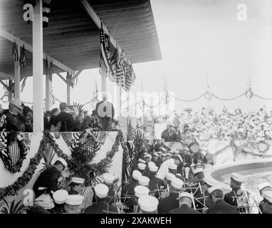 Stand di revisione alla cerimonia di inaugurazione della Columbus Fountain, Union Station, Washington, D.C., giugno 8,1912 Foto Stock