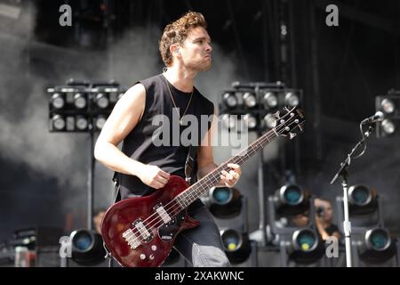 Rock am Ring, Festival Tag 1, Nürburgring, 07.-09.06.2024 Adenau, Deutschland - 7,6.2024: Royal Blood Mike Kerr - Gesang, Bass spielen bei Rock am Ring. DAS Festival findet am Nürburgring in der Nähe der Stadt Adenau vom 07.-09.06.2024 statt. Adenau Rheinland-Pfalz Deutschland *** Rock am Ring, Festival Day 1, Nürburgring, 07 09 06 2024 Adenau, Germania 7 6 2024 Royal Blood Mike Kerr voce, Bass Playing al Rock am Ring il festival si svolge al Nürburgring vicino alla città di Adenau dal 07 09 06 2024 Adenau Rheinland Pfalz Germania Copyright: xChristianxEnderx Foto Stock