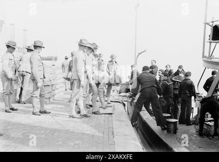 Carico MEADE, 1913. Mostra la nave da trasporto dell'esercito americano Meade con i Marines americani che si mobilitano a League Island, Philadelphia Naval Shipyard, Pennsylvania, nel febbraio 1913, prima di andare a Guantánamo, Cuba, in risposta alla rivoluzione messicana. Foto Stock