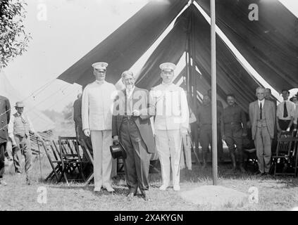 Brigadiere generale Hunter Liggett, sec. Di guerra - Garrison, generale Wood, 1913. Mostra (da sinistra a destra) il generale di brigata Hunter Liggett (1857-1935), il Segretario alla Guerra Lindley Miller Garrison (1864-1932) e il generale Leonard Wood (1860-1927) alla riunione di Gettysburg nel luglio 1913, che commemorò il 50° anniversario della battaglia di Gettysburg. Foto Stock