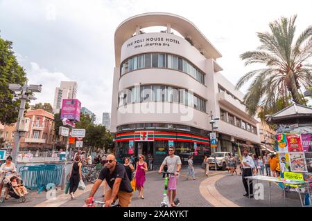 Tel Aviv, Israele - 2 ottobre 2023 - Vista della strada dall'area di Allenby, un quartiere centrale intorno ad Allenby Street a Tel Aviv, Israele. Poli House H Foto Stock