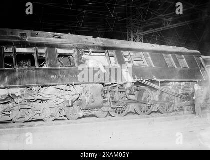 New Haven R.R. relitto, 1913. Mostra danni a un vagone ferroviario Pullman in legno Skylark a seguito di un incidente sulla New York, New Haven &amp; Hartford Railroad a Stamford, Connecticut, 12 giugno 1913. Foto Stock