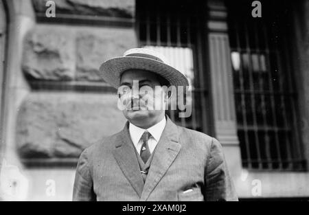 Geo. S. Dougherty, tra c1910 e c1915. Mostra George S. Dougherty, un vice commissario di polizia a New York. Foto Stock