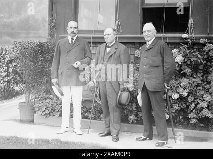 J.P. Morgan, visconte Haldane e Sir K.M. McKenzie, 1913. Mostra J.P. Morgan Jr., Richard Burdon Sanderson Haldane, i visconte Haldane (1856-1928) e Kenneth Muir Mackenzie (1845-1930) alla U.S. Military Academy, West Point, New York State, 30 agosto 1913. Foto Stock