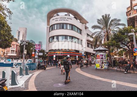 Tel Aviv, Israele - 2 ottobre 2023 - Vista della strada dall'area di Allenby, un quartiere centrale intorno ad Allenby Street a Tel Aviv, Israele. Poli House H Foto Stock