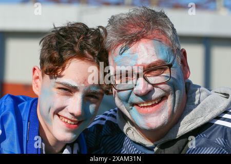 Glasgow, Regno Unito. 7 giugno 2024. I tifosi scozzesi arrivano presto per sostenere la propria squadra, giocando in un'amichevole internazionale uefa a Hampden Park, Glasgow, Scozia, Regno Unito. Questa è l'ultima partita che la Scozia giocherà prima di giocare con la Germania nella partita di apertura degli euro. Crediti: Findlay/Alamy Live News Foto Stock