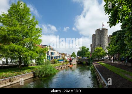 Mattinata di primavera ai Westgate Gardens, Canterbury, Kent, Inghilterra. Foto Stock