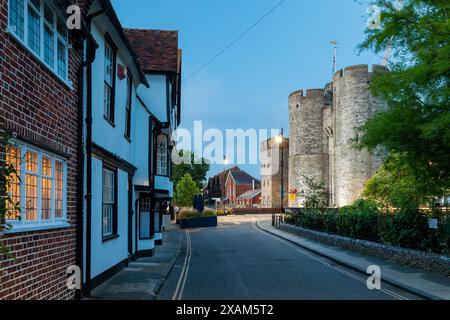 Serata alle Westgate Towers di Canterbury, Inghilterra. Foto Stock