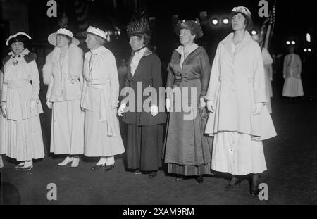 Sig.ra T. Hitchcock, Lota Robinson, sig.ra Roosevelt &amp; sig.ra Alexander, tra c1915 e c1920. Foto Stock