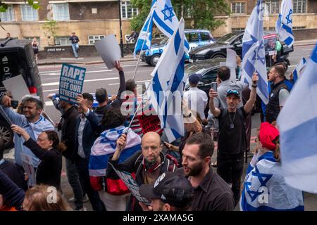 Swiss Cottage, Londra, 7 giugno 2024. Manifestazione pro palestinese con contro manifestazione pro israeliana “basta” che chiede alla polizia metropolitana di porre fine a tutte le marce pro palestinesi che sembrano sostenere il terrorismo di Hamas e la distruzione di Israele dall’inizio della guerra Israele/Hamas il 7 ottobre 2023. I sostenitori pro palestinesi al raduno sono stati i sostenitori pro israeliani. Crediti: Rena Pearl/Alamy Live News Foto Stock