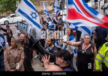 Swiss Cottage, Londra, 7 giugno 2024. Manifestazione pro palestinese con contro manifestazione pro israeliana “basta” che chiede alla polizia metropolitana di porre fine a tutte le marce pro palestinesi che sembrano sostenere il terrorismo di Hamas e la distruzione di Israele dall’inizio della guerra Israele/Hamas il 7 ottobre 2023. I sostenitori pro palestinesi al raduno sono stati i sostenitori pro israeliani. Crediti: Rena Pearl/Alamy Live News Foto Stock