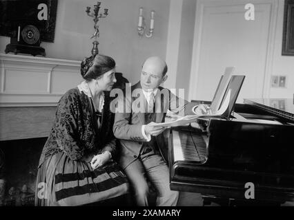 Pablo Casals &amp; moglie, tra c1915 e c1920. Mostra il violoncellista spagnolo Pablo Casals (1876-1973) con sua moglie Susan Metcalfe Casals (1878-1959) che era una cantante mezzosoprano americana. Foto Stock