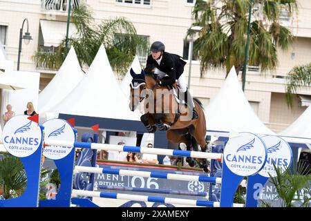 CANNES, FRANCIA - 07 GIUGNO: Harry Charles riders partecipa al "Longines Global Champions League Tour of Cannes 2024" il 7 giugno 2024 a Cannes, Francia Credit; Media Pictures/Alamy Stock Live News Foto Stock