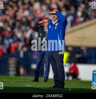 7 giugno 2024; Hampden Park, Glasgow, Scozia: Amichevole internazionale di calcio, Scozia contro Finlandia; allenatore scozzese Steve Clarke Foto Stock