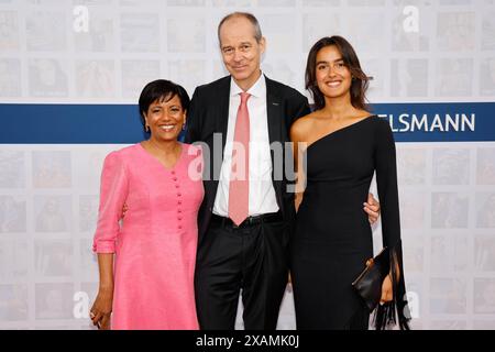 Shobna Mohn, Christoph Mohn, Annika Mohn bei der Bertelsmann Sommerparty in der Bertelsmann Repräsentanz Berlin. *** Shobna Mohn, Christoph Mohn, Annika Mohn alla festa estiva Bertelsmann presso l'Ufficio di rappresentanza Bertelsmann di Berlino Foto Stock