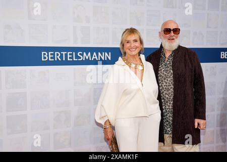 Diana Koerner, Roland Renner bei der Bertelsmann Sommerparty in der Bertelsmann Repräsentanz Berlin. *** Diana Koerner, Roland Renner al Bertelsmann Summer Party presso l'ufficio di rappresentanza Bertelsmann a Berlino Foto Stock