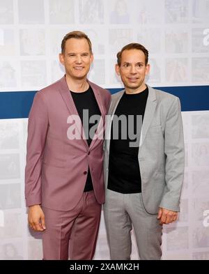 Hendrik Streeck und Paul Zubeil bei der Bertelsmann Sommerparty in der Bertelsmann Repräsentanz Berlin. *** Hendrik Streeck e Paul Zubeil al Bertelsmann Summer Party presso l'ufficio di rappresentanza Bertelsmann a Berlino Foto Stock