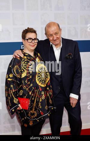 Maren Muntenbeck und Leonard Lansink bei der Bertelsmann Sommerparty in der Bertelsmann Repräsentanz Berlin. *** Maren Muntenbeck e Leonard Lansink al Bertelsmann Summer Party presso l'ufficio di rappresentanza Bertelsmann a Berlino Foto Stock