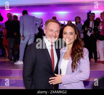 Christian Lindner, Franca Lehfeldt bei der Bertelsmann Sommerparty in der Bertelsmann Repräsentanz Berlin. *** Christian Lindner, Franca Lehfeldt al Bertelsmann Summer Party presso l'Ufficio di rappresentanza Bertelsmann a Berlino Foto Stock