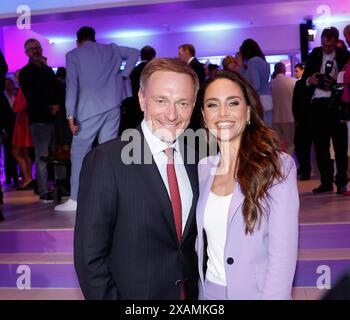 Christian Lindner, Franca Lehfeldt bei der Bertelsmann Sommerparty in der Bertelsmann Repräsentanz Berlin. *** Christian Lindner, Franca Lehfeldt al Bertelsmann Summer Party presso l'Ufficio di rappresentanza Bertelsmann a Berlino Foto Stock