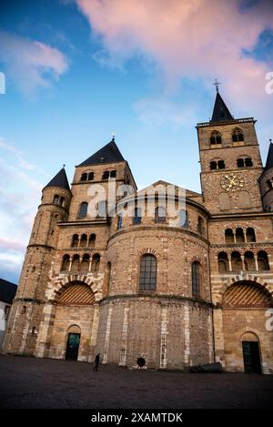 La cattedrale romanica di Treviri Dom è la più grande della Germania. Foto Stock