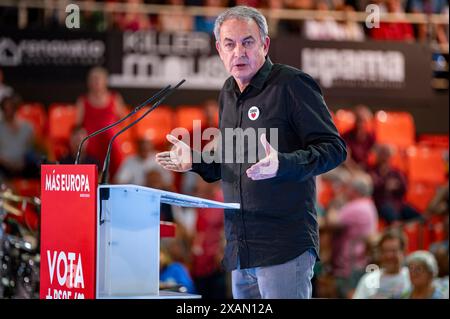 Fuenlabrada, Spagna. 7 giugno 2024. Jose Luis Rodriguez Zapatero, ex primo ministro e figura di spicco del PSOE, ha parlato durante la cerimonia di chiusura della campagna elettorale del PSOE per le elezioni del Parlamento europeo. Credito: SOPA Images Limited/Alamy Live News Foto Stock