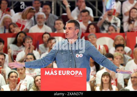 Madrid, spagnolo. 7 giugno 2024. Madrid, Regno di Spagna; 06.07.2024.- Pedro Sánchez, presidente della Spagna, chiude la campagna elettorale del Partito Socialista Operaio spagnolo (PSOE) nella città di Fuenlabrada, Madrid. Il presidente del governo Pedro Sánchez, insieme all'ex presidente José Luis Rodríguez e alla candidata Teresa Ribera, alla chiusura della campagna PSOE a Fuenlabrada per l'elezione dei deputati al Parlamento europeo merito: Juan Carlos Rojas/dpa/Alamy Live News Foto Stock