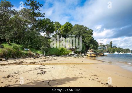 Sydney, Milk Beach è una piccola spiaggia portuale isolata nel parco nazionale del porto di Sydney, nuovo Galles del Sud, Australia Foto Stock