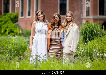 L'AIA - Re Willem-Alexander, Regina Maxima, Principessa Amalia, Principessa Alexia e Principessa Ariane posero per i media durante una sessione fotografica al Palazzo Huis Ten Bosch, 7 giugno 2024. Foto: Patrick van Katwijk credito: dpa Picture Alliance/Alamy Live News Foto Stock