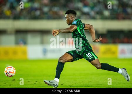 Uyo, Nigeria, 7 giugno 2024, Nigeria vs Sudafrica. Qualificazione alla Coppa del mondo FIFA 2026. DELE-Bashiru Fisayo credito: Victor modo Foto Stock