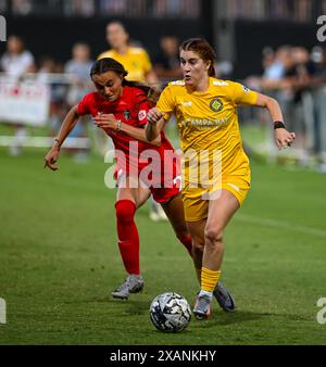 Cary, Carolina del Nord, Stati Uniti. 7 giugno 2024. ASHLEY NICK, centrocampista dei Tampa Bay Sun, si allontana da un difensore. Il North Carolina Courage ospitò il Tampa Bay Sun FC al WakeMed Soccer Park di Cary, Carolina del Nord. (Credit Image: © Patrick Magoon/ZUMA Press Wire) SOLO PER USO EDITORIALE! Non per USO commerciale! Foto Stock