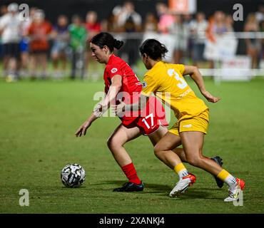 Cary, Carolina del Nord, Stati Uniti. 7 giugno 2024. Il difensore del North Carolina Courage SYDNEY MIRAMONTEZ vince il possesso e scaglia il campo. Il North Carolina Courage ospitò il Tampa Bay Sun FC al WakeMed Soccer Park di Cary, Carolina del Nord. (Credit Image: © Patrick Magoon/ZUMA Press Wire) SOLO PER USO EDITORIALE! Non per USO commerciale! Foto Stock