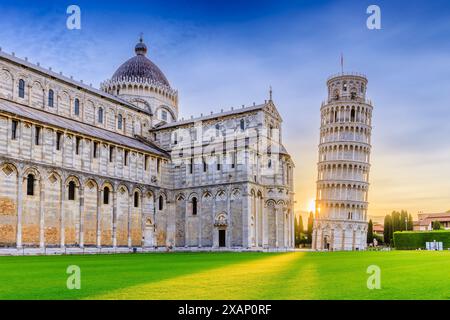 Torre Pendente di Pisa e Cattedrale di Pisa all'alba. Pisa, Italia. Foto Stock