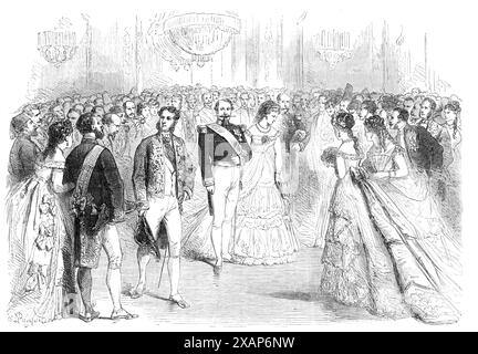 Ballo di Stato alle Tuileries [Palazzo, a Parigi]: Presentazioni all'Imperatore e all'Imperatrice prima del ballo, 1869. Festeggia in '...la Salle des Mar&#xe9;chaux, un vasto salone...questa sala è la più grande delle Tuileries; ma, nonostante le sue dimensioni, la folla è spesso così grande che ballare diventa un'impossibilità... sua Maestà Imperiale indossa invariabilmente un abito blu con bottoni dorati, ginocchiere, calze e il gran cordone della Legione d'onore. L'imperatrice, in un'occasione recente, indossava un abito di garza rosa, spanguato d'oro e rifinito con festoni di fiori, una corona di fiori Foto Stock