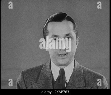 Avvocato generale del New Jersey&#xa0;David Theodore Wilentz che fa una dichiarazione durante il caso di rapimento dei Lindbergh, 1930 STATI UNITI. "Il crimine del secolo". "Il New Jersey ha sospeso il suo caso, convinto di aver chiaramente stabilito, che l'imputato Hauptmann, è venuto nello stato del New Jersey la notte del 1 marzo 1932, con la scala che ha costruito, ha messo quella scala contro il muro della casa Lindbergh ed è andato nella casa Lindbergh e ha ucciso il bambino"...il verdetto che la giuria ha portato - omicidio di primo grado - era quello che ci si aspettava dai milli Foto Stock