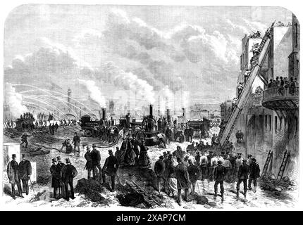 I vigili del fuoco di Londra al Practice on the Thames Embankment, 1868. "Si è svolta una grande ispezione dei motori e dei vigili del fuoco appartenenti alla Metropolitan Fire Brigade...due motori antincendio galleggianti a vapore sul fiume, e quattro motori antincendio a vapore a terra, oltre a una serie di motori manuali e due fughe di fuoco più potenti, sono stati provati con un perfetto successo; e gli uomini furono sottoposti a tutte le manovre del loro esercizio, che eseguirono con la massima prontezza e precisione. La riorganizzazione dei Vigili del fuoco, portandoli al suo attuale stato di efficienza e completezza Foto Stock