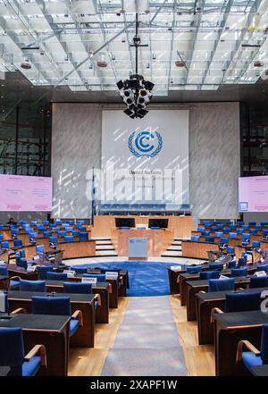 Bonn, Germania, Germania. 7 giugno 2024. Dettagli dell'interno della sala della camera dell'edificio Plenario del Centro Congressi Mondiale, Bonn del Campus delle Nazioni Unite (Credit Image: © Bianca Otero/ZUMA Press Wire) SOLO USO EDITORIALE! Non per USO commerciale! Foto Stock