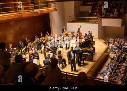 Musicisti che ricevono applausi, National Music Auditorium, Madrid, Spagna Foto Stock