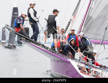 Ginevra Svizzera, 06/08/2024: Carondimonio saltato da Gauvain Ramseier poco prima dell'orario di partenza della regata di Ginevra-Rolle-Ginevra. La regata Ginevra-Rolle-Ginevra, la più importante prima del Bol D'Or Mirabaud, si svolse nel lago di Ginevra. (Foto di Patrick Dancel/Alamy Foto Stock