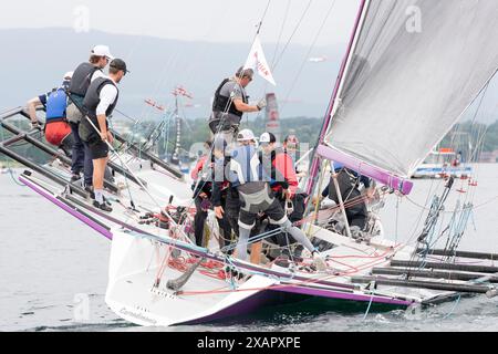 Ginevra Svizzera, 06/08/2024: Carondimonio saltato da Gauvain Ramseier poco prima dell'orario di partenza della regata di Ginevra-Rolle-Ginevra. La regata Ginevra-Rolle-Ginevra, la più importante prima del Bol D'Or Mirabaud, si svolse nel lago di Ginevra. (Foto di Patrick Dancel/Alamy Foto Stock