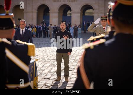 Praesident Wolodymyr Selenskyj zu Besuch in Frankreich Praesident Wolodymyr Selenskyj trifft Emmanuel MACRON. Praesident Wolodymyr Selenskyj zu Besuch a Frankreich AM 07.06.2024, visita ufficiale del presidente dell'Ucraina in Francia, foto:Ufficio presidenziale dell'Ucraina via SVEN SIMON Fotoagentur GmbH & Co Pressefoto KG Prinzess-Luise-Str. 41 45479 M u e l h e i m / R u h r Tel. 0208/9413250 Fax. 0208/9413260 GLS Bank BLZ 430 609 67 KTO. 4030 025 100 IBAN DE75 4306 0967 4030 0251 00 BIC GENODEM1GLS www.svensimon.net Parigi Frankreich *** visita del Presidente Volodymyr Zelensky in Francia Presiden Foto Stock