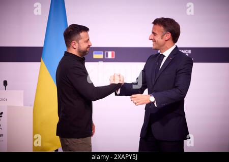 Praesident Wolodymyr Selenskyj zu Besuch in Frankreich Praesident Wolodymyr Selenskyj trifft Emmanuel Macron. Praesident Wolodymyr Selenskyj zu Besuch a Frankreich AM 07.06.2024, visita ufficiale del presidente dell'Ucraina in Francia, foto:Ufficio presidenziale dell'Ucraina via SVEN SIMON Fotoagentur GmbH & Co Pressefoto KG Prinzess-Luise-Str. 41 45479 M u e l h e i m / R u h r Tel. 0208/9413250 Fax. 0208/9413260 GLS Bank BLZ 430 609 67 KTO. 4030 025 100 IBAN DE75 4306 0967 4030 0251 00 BIC GENODEM1GLS www.svensimon.net Parigi Frankreich *** Presidente Volodymyr Selenskyj in visita alla Francia presieduta Foto Stock