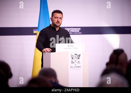 Praesident Wolodymyr Selenskyj zu Besuch in Frankreich Praesident Wolodymyr Selenskyj. Praesident Wolodymyr Selenskyj zu Besuch a Frankreich AM 07.06.2024, visita ufficiale del presidente dell'Ucraina in Francia, foto:Ufficio presidenziale dell'Ucraina via SVEN SIMON Fotoagentur GmbH & Co Pressefoto KG Prinzess-Luise-Str. 41 45479 M u e l h e i m / R u h r Tel. 0208/9413250 Fax. 0208/9413260 GLS Bank BLZ 430 609 67 KTO. 4030 025 100 IBAN DE75 4306 0967 4030 0251 00 BIC GENODEM1GLS www.svensimon.net Parigi Frankreich *** visita del Presidente Volodymyr Selenskyj in Francia, presidente Volodymyr Selenskyj Foto Stock