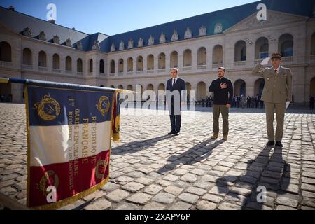 Praesident Wolodymyr Selenskyj zu Besuch in Frankreich Praesident Wolodymyr Selenskyj trifft Emmanuel MACRON. Praesident Wolodymyr Selenskyj zu Besuch a Frankreich AM 07.06.2024, visita ufficiale del presidente dell'Ucraina in Francia, foto:Ufficio presidenziale dell'Ucraina via SVEN SIMON Fotoagentur GmbH & Co Pressefoto KG Prinzess-Luise-Str. 41 45479 M u e l h e i m / R u h r Tel. 0208/9413250 Fax. 0208/9413260 GLS Bank BLZ 430 609 67 KTO. 4030 025 100 IBAN DE75 4306 0967 4030 0251 00 BIC GENODEM1GLS www.svensimon.net Parigi Frankreich *** visita del Presidente Volodymyr Zelensky in Francia Presiden Foto Stock