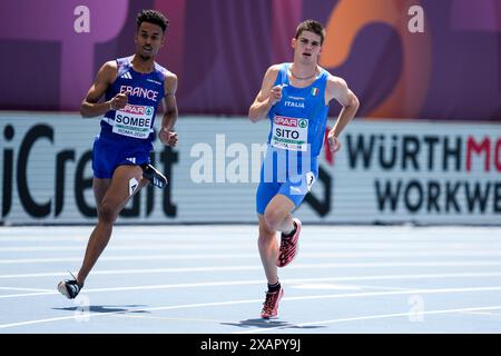 Roma, Italia. 8 giugno 2024. Roma, Italia, 8 giugno 2024: David Sombe (Francia) e Luca sito (Italia) durante i 400 metri durante i Campionati europei di atletica leggera 2024 allo Stadio Olimpico di Roma, Italia. (Daniela Porcelli/SPP) credito: SPP Sport Press Photo. /Alamy Live News Foto Stock