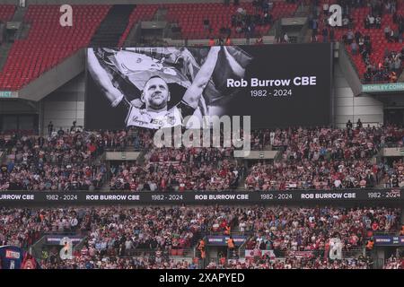 Londra, Regno Unito. 8 giugno 2024. I tifosi ricordano Rob Burrow CBE davanti alla finale della Betfred Challenge Cup Warrington Wolves vs Wigan Warriors al Wembley Stadium, Londra, Regno Unito, 8 giugno 2024 (foto di Craig Thomas/News Images) a Londra, Regno Unito, il 6/8/2024. (Foto di Craig Thomas/News Images/Sipa USA) credito: SIPA USA/Alamy Live News Foto Stock