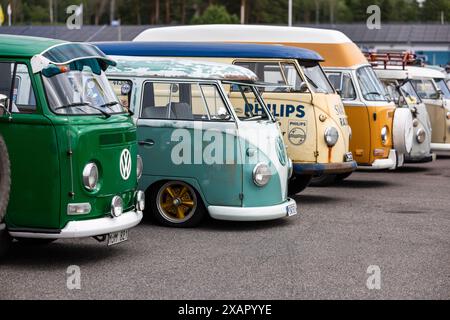 Bug Run al Mantorp Park, Mantorp, Svezia, durante il sabato. Gli appassionati di VW provenienti da tutta la Svezia si riuniscono alla Bug Run, che celebra i 40 anni di quest'anno, qui le persone incontrano coleotteri VW, autobus e altri modelli VW classici. Foto Stock