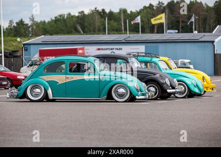 Bug Run al Mantorp Park, Mantorp, Svezia, durante il sabato. Gli appassionati di VW provenienti da tutta la Svezia si riuniscono alla Bug Run, che celebra i 40 anni di quest'anno, qui le persone incontrano coleotteri VW, autobus e altri modelli VW classici. Foto Stock